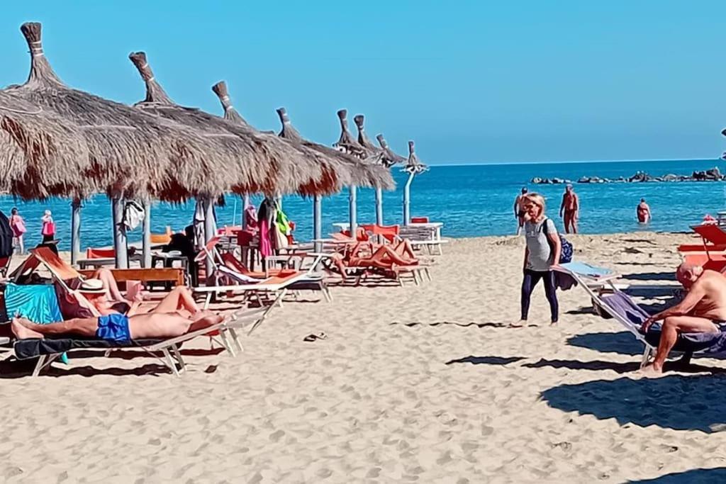 Casa Di Pipo - Appartamento Davanti Al Mare Pescara Eksteriør billede